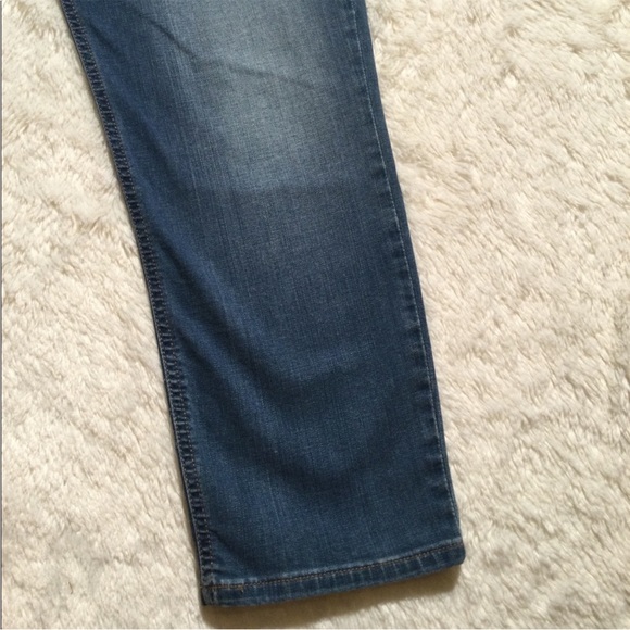 Lee | Modern Series | Sz 12 Distressed Med Rinse Cropped Jeans - Picture 9 of 15